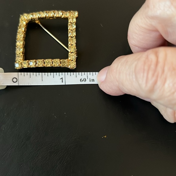 VINTAGE LOOK BROOCHES (2) SOLD TOGETHER - Picture 6 of 7